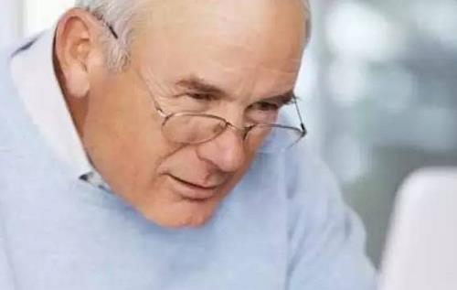 老人年紀大分不清黃綠嗎