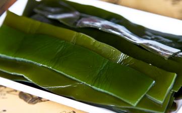 海帶_海帶的營養價值,功效與作用,海帶的做法,涼拌海帶絲的做法 海帶_海帶的營養價值,功效與作用,海帶的做法,涼拌海帶絲的做法