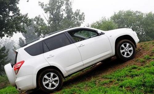 坡道行車小技巧 下坡前減低車速