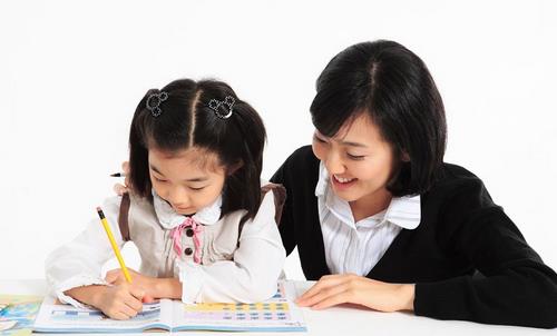 心理咨詢師教家長(zhǎng)要學(xué)會(huì)理解孩子