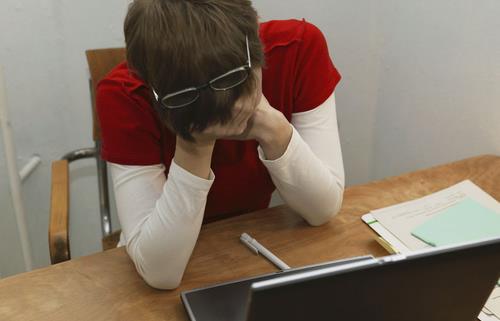 上班族午飯后犯困怎么辦 吃哪些食物能緩解?