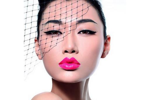 冬天特立獨行的裸色唇妝