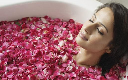 揭秘！女人洗澡豐胸真的靠譜嗎？