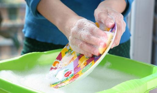 小孩不慎喝下洗滌劑怎么辦?