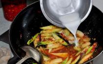 怎樣勾芡才能讓菜肴更加色香味美？