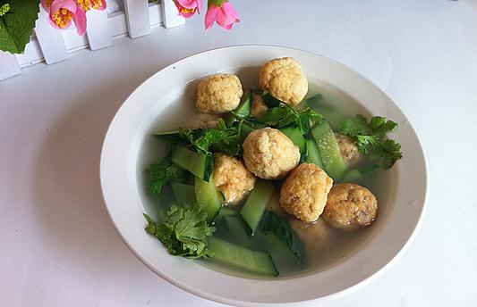 老黃瓜汆丸子湯怎么做?老黃瓜的功效