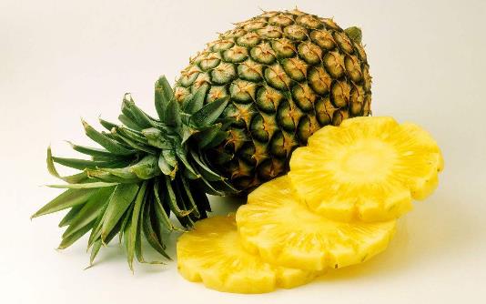 為啥菠蘿都要用鹽水泡過再吃?