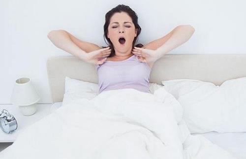 吃飽飯后就犯困是咋回事