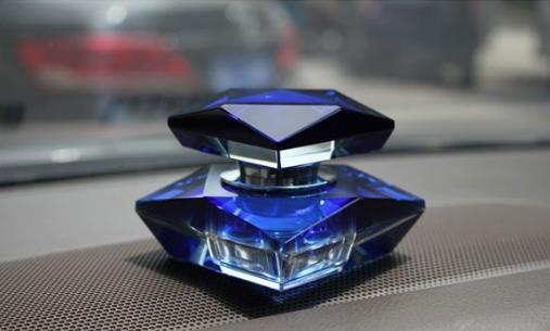 這些日常物品易變成“不定時炸彈” 千萬不可放在車內