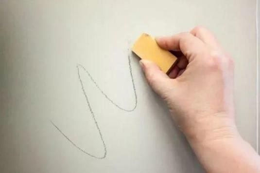 家里白墻無論有多臟 不用一滴水都能搞定清潔干凈