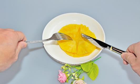 感冒咳嗽嗓子疼 不妨吃些菠蘿消腫止咳加美容