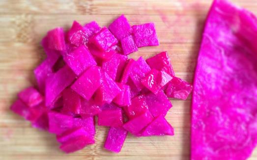 千萬別把火紅龍果皮丟掉 養顏美容是再好不過啦