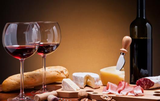 喝紅酒對身體的六大益處 喝紅酒的禁忌及儲存方法