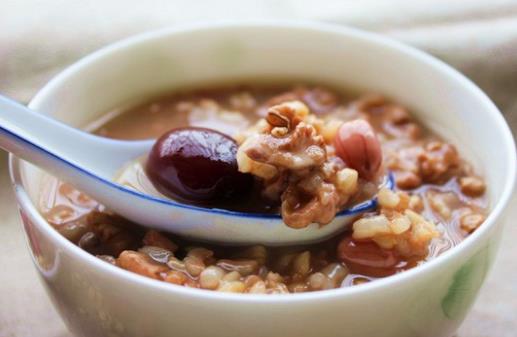 經(jīng)期經(jīng)常性頭疼可以用這7種辦法緩解