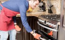 ?烤箱用久出現油漬臟亂 家庭烤箱的清洗方法
