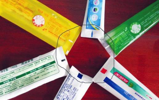 牙膏底部色條代表一些化學成分 彩色短線的含義大不同