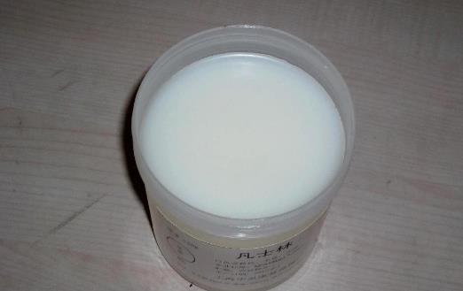 凡士林除了滋潤肌膚之外 還有我們意想不到的妙用