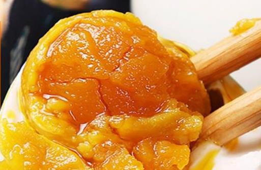 起沙流油的咸鴨蛋怎樣腌？熟食店常用的8種做法，3分鐘就能