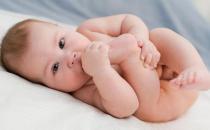 ?寶寶不穿襪子的好處 光腳能養成更好的走路姿勢