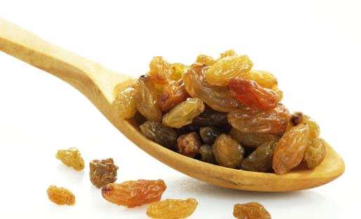 葡萄干太臟怎么洗？清水洗不凈，加入兩種調味料，3分鐘就