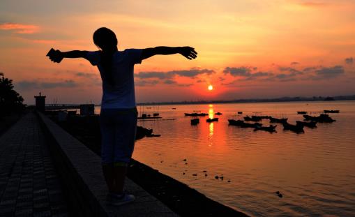 早起后養(yǎng)成好習慣能養(yǎng)生保健 最好姿態(tài)迎接新的一天