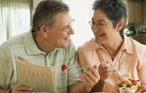 中老年人出現(xiàn)缺鈣骨質(zhì)疏松 老年人補(bǔ)鈣必知五技巧