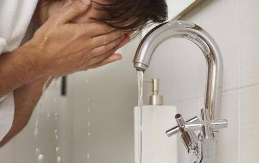 針對(duì)不同皮膚類(lèi)型洗臉 面部肌膚更健康