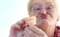假牙絕對不是裝點門面 不戴假牙導致營養不良