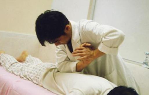 人體與生帶有自強(qiáng)的按鈕 推拿按摩4大穴位強(qiáng)身健體