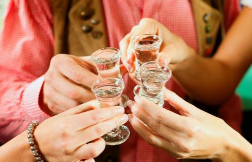 大家都知道喝酒對身體很不好，特別是酒喝多了傷肝，一旦