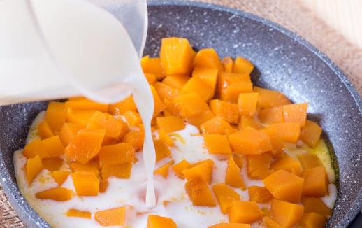 南瓜的營(yíng)養(yǎng)價(jià)值 南瓜粥適合脾胃虛弱營(yíng)養(yǎng)不良的人群