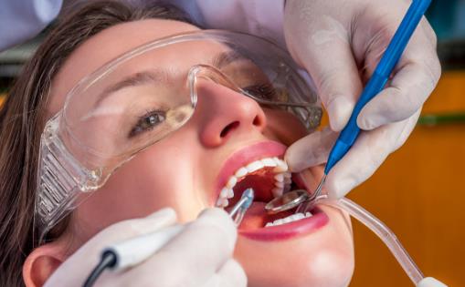 洗牙到底好不好?洗牙會傷牙嗎?