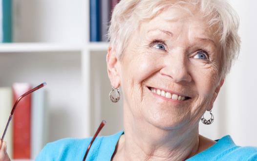 老年人科學(xué)保護(hù)牙齒 切莫陷入護(hù)牙健齒的錯(cuò)誤觀念