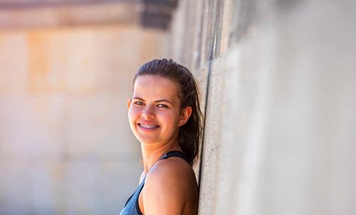 每天靠墻幾分鐘的好處大 選擇好正確站墻方法很重要