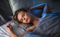 睡覺時身體突然抽搐是不是鬼壓身 鬼壓身的易發人群