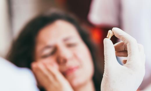 智齒發(fā)炎的5種療法 拔智齒的影響和風險