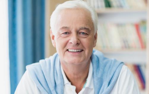 秋寒來了提醒老人注意給眼睛保暖