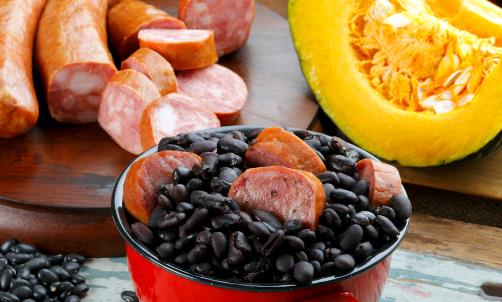 秋寒來了提醒老人注意給眼睛保暖