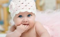 小孩吃手是找安全感 用適當的方法對孩子進行糾正