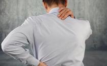 ?背痛突然襲擊辦公室白領(lǐng) 記著給自己買個(gè)腰枕