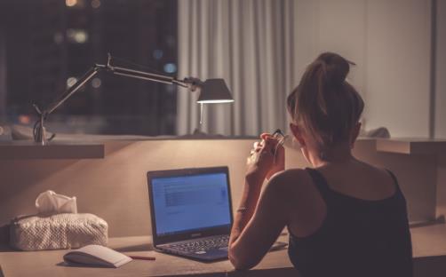 常常熬夜變亞健康 周末補覺能讓人滿血復活嗎