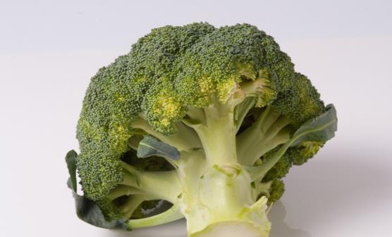 根據(jù)年齡段營養(yǎng)應(yīng)稍有所側(cè)重 30歲吃菜好色護(hù)皮膚