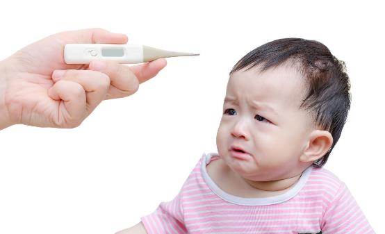 給寶寶退熱還在犯這些誤區嗎 簡單易學的寶寶發燒護理方式