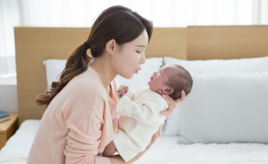 什么樣的新生兒嘔吐需要及時就醫 預防新生兒嘔吐的方法