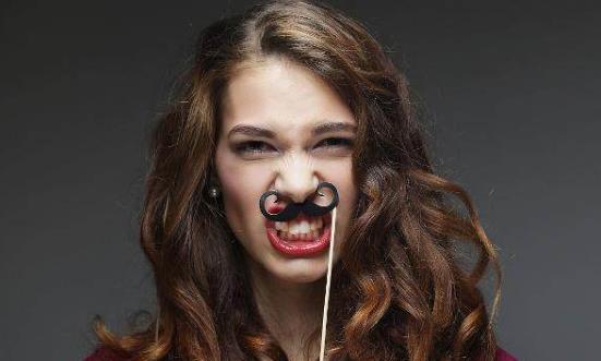 女生嘴唇上長胡子怎么辦 女性長胡子能不能把胡子剃光