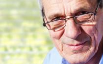 ?年齡和老花度數關系的規律 老人選配老花鏡的五大注意事項