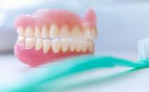 ?戴假牙并不是一勞永逸的事情 老人戴假牙的注意事項 