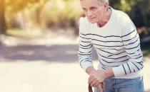 ?選擇老年人手杖的四大要素 老人拐杖使用注意事項