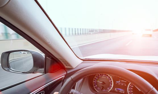 汽車前擋風玻璃貼膜有什么用 汽車擋風玻璃怎樣科學保養