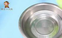 ?菜籃子縫隙難清洗？倒點白醋和淀粉，菜籃子的油污都洗凈